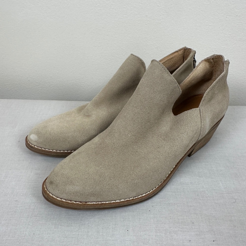 Lucky Brand Women's 9 Freelia Ankle Booties Taupe Suede V-Cut Back Western NEW